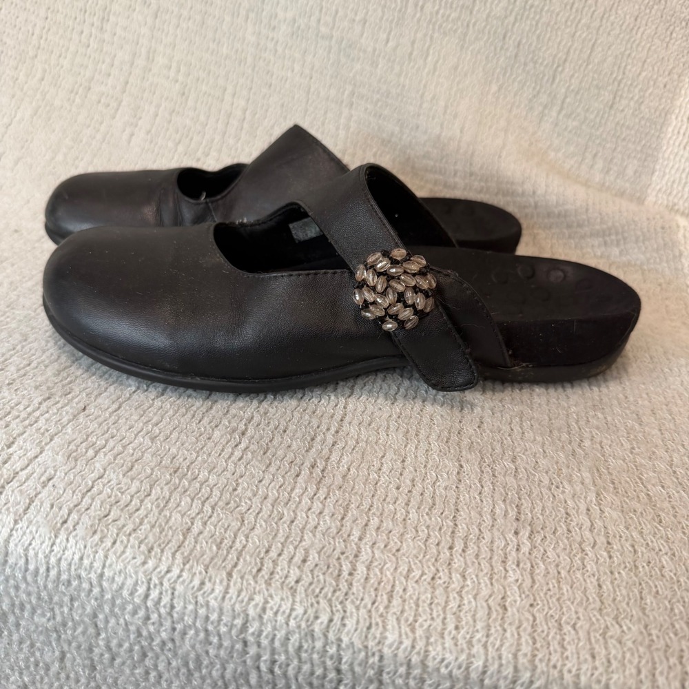 Vionic Leather Mules Women 9 Black Beaded Mary Jane Orthaheel Comfort Clogs